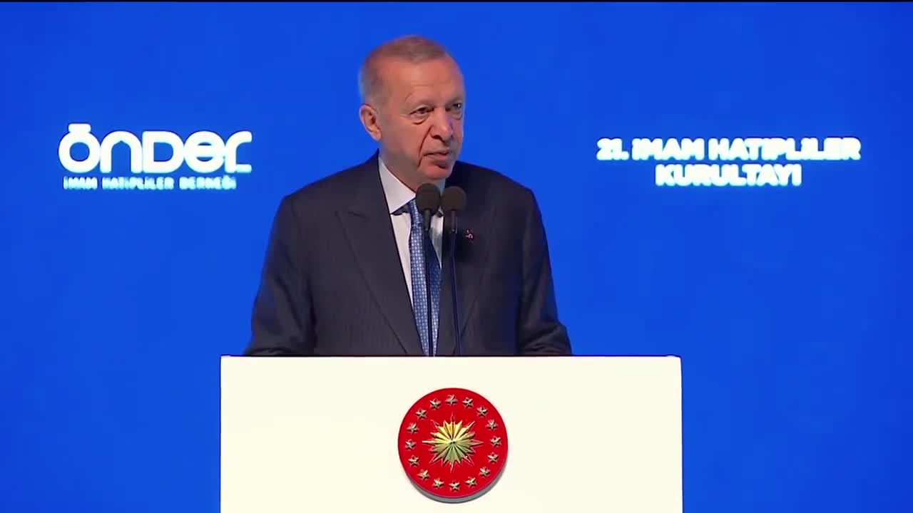 Erdoğan: Bu kılıçları kime çekiyorsunuz?